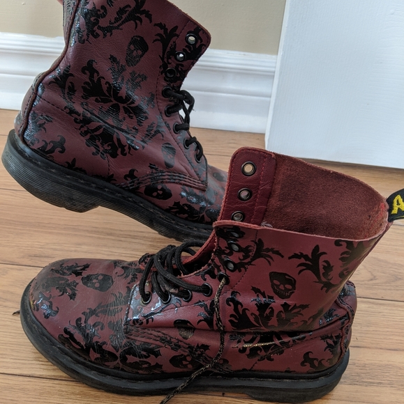doc martens cassidy skull
